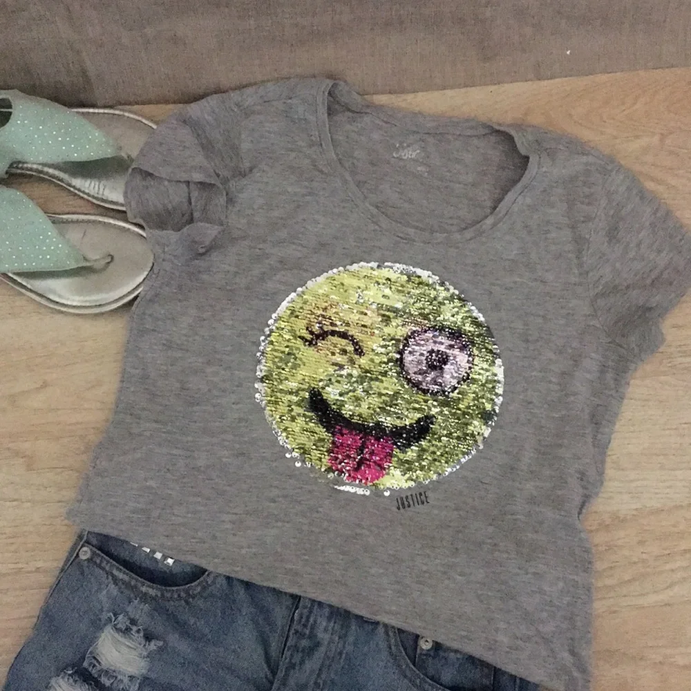 2/$25 Listing ⬇️ 2 in 1 - Justice Flip Sequin Silly Face Heart Eyes Emojis Tee